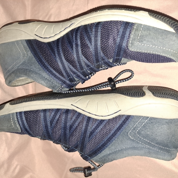 Shoes - Picture 2 of 8